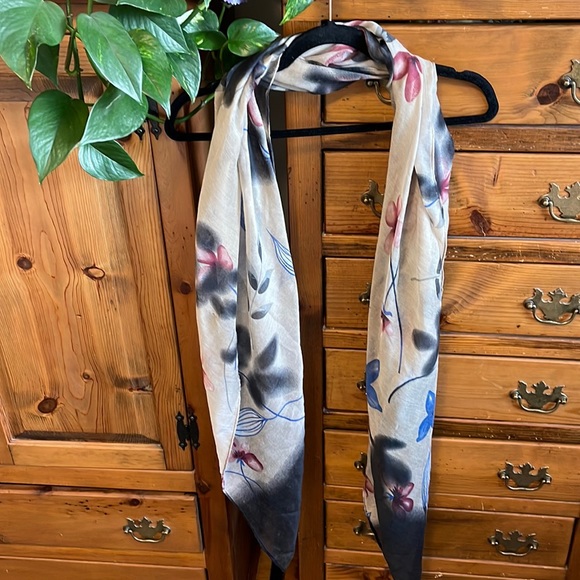 Simons Accessories - Simons NWT scarf black and beige with blue and pink flowers
